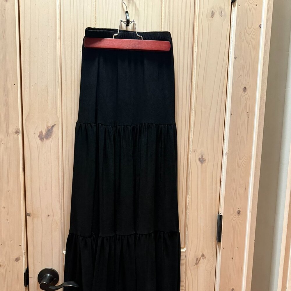 Black skirt, size 1X, Travel Elements Brand, elastic band